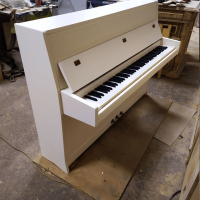 Белый матовый Petrof - Реставрация пианино, рояля и фортепиано в Москве